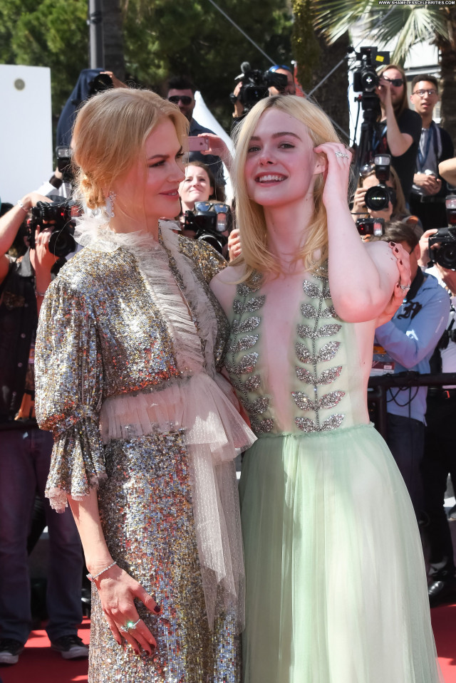 Elle Fanning Cannes Film Festival Posing Hot American Sideboob Sexy