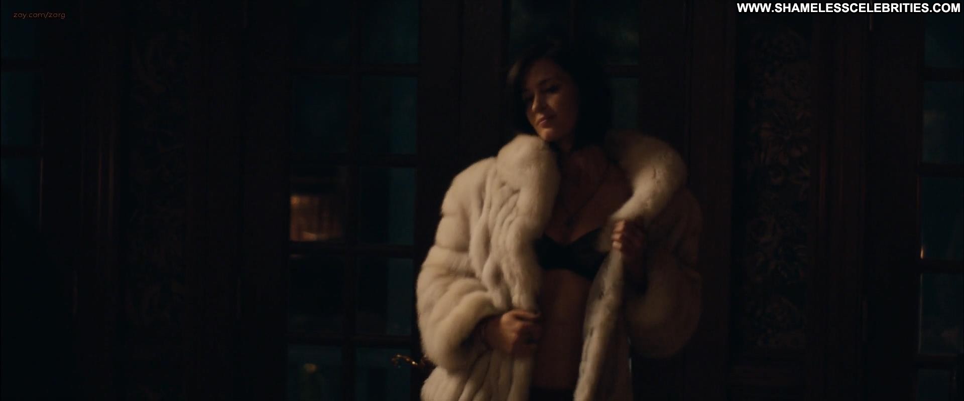 Emily blunt arthur newman 02 2