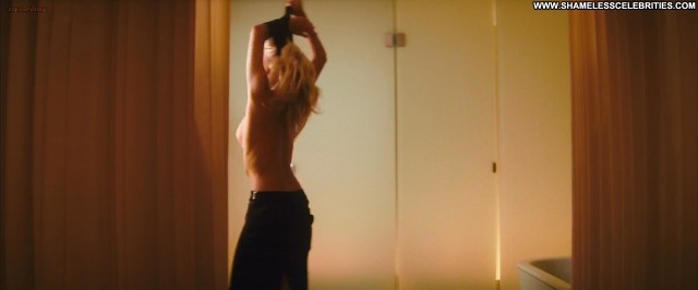 Sienna Miller Layer Cake Celebrity Posing Hot Nude Topless Doll Hot