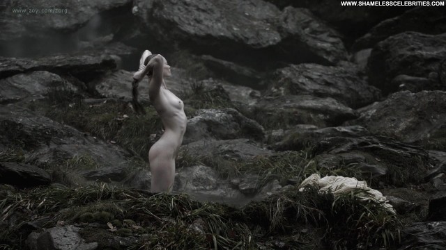 Alyssa Sutherland Vikings Posing Hot Celebrity Nude Actress Doll Cute