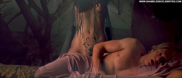 Monica Bellucci Le Pacte Des Loups Nude Posing Hot Celebrity Gorgeous