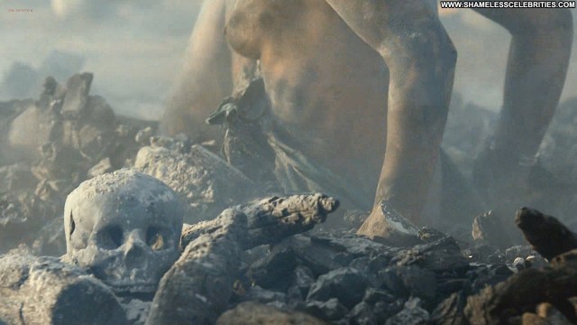 Lucy Lawless Ash Vs Evil Dead Nude Posing Hot Celebrity