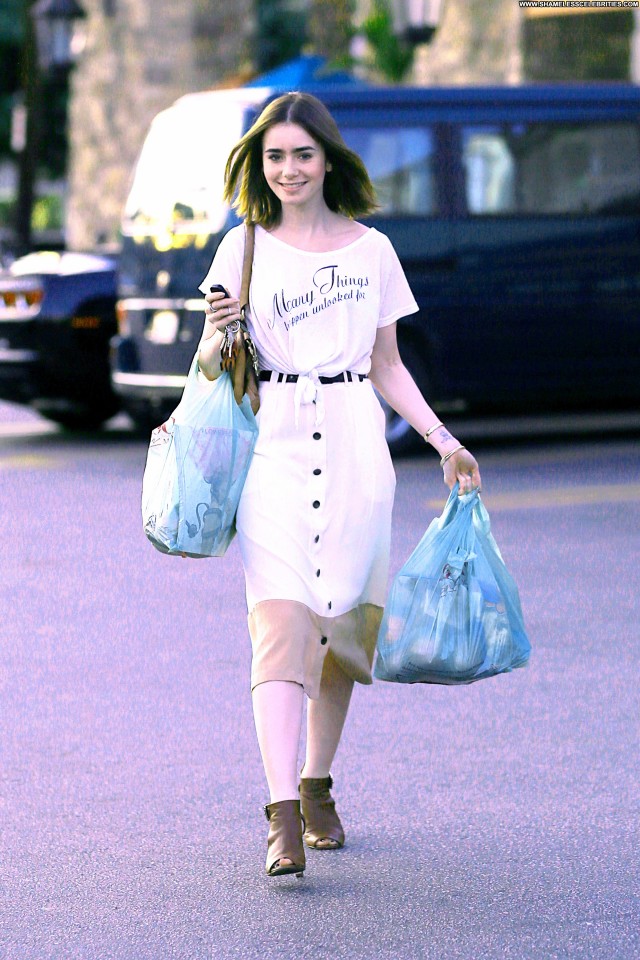Lily Collins Shopping Shopping High Resolution Beautiful