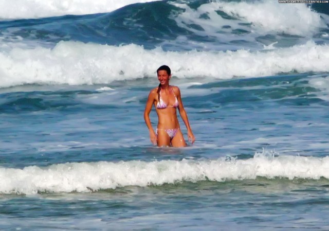 Gisele Bundchen Babe High Resolution Beach Posing Hot Celebrity Gisele Bundchen Babe High Resolution Beach Posing Hot Celebrity