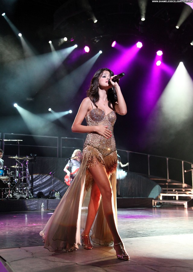 Selena Gomez Beautiful High Resolution Celebrity Posing Hot Babe Doll Selena Gomez Beautiful High Resolution Celebrity Posing Hot Babe Doll