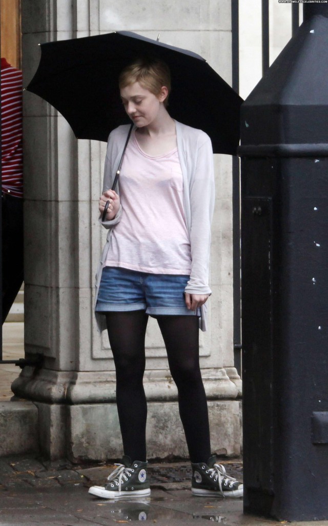 Dakota Fanning Now Is Good Posing Hot High Resolution Babe Beautiful