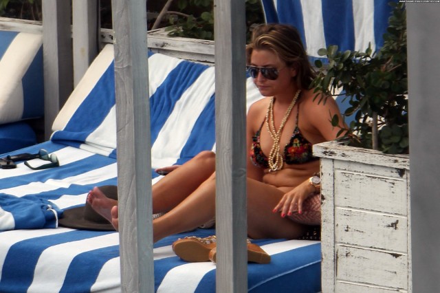 Holly Valance The Swimming Pool Couple Pool Beach Singer Hotel
