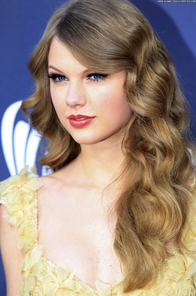 Taylor Swift Academy Of Country Music Awards Posing Hot High