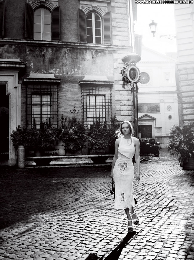 Amanda Seyfried Vogue Magazine June 2015 Posing Hot
