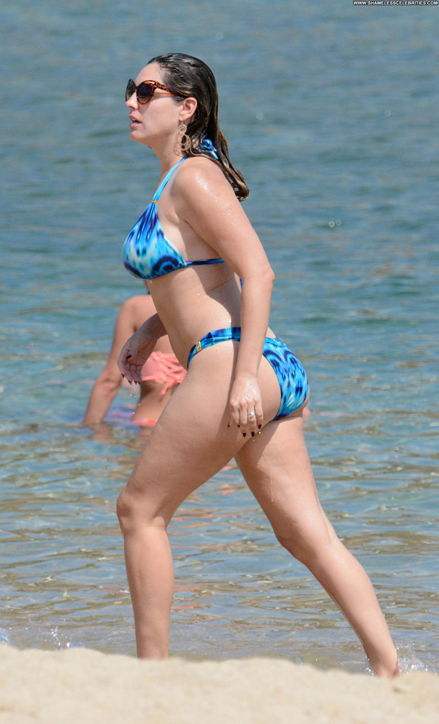 Kelly Brook Miami Beach Babe Beautiful Celebrity Posing Hot Hot Doll