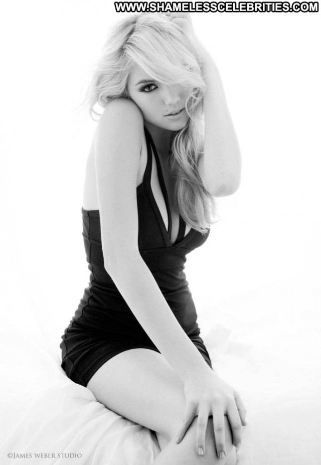 Kate Upton Black And White Beautiful Famous Usa Photoshoot Posing Hot