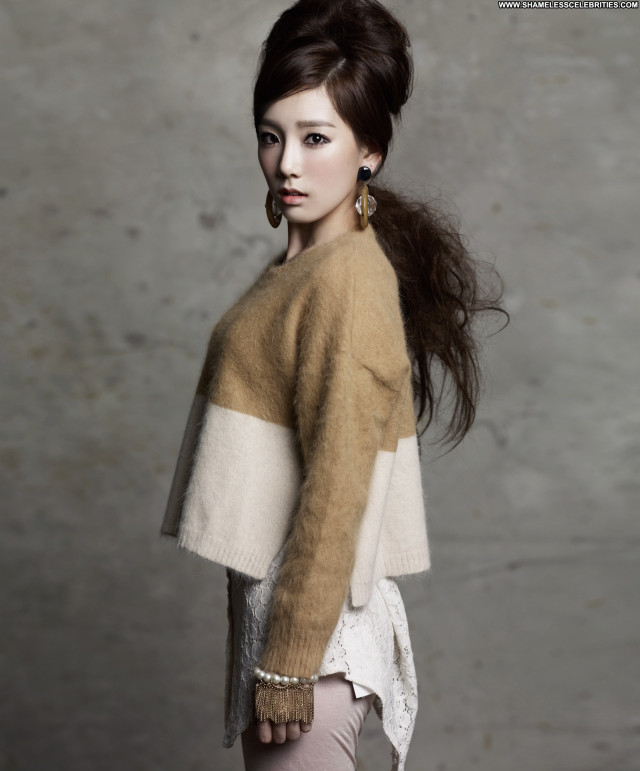 Taeyeon S Magazine Posing Hot Babe Magazine Celebrity Beautiful