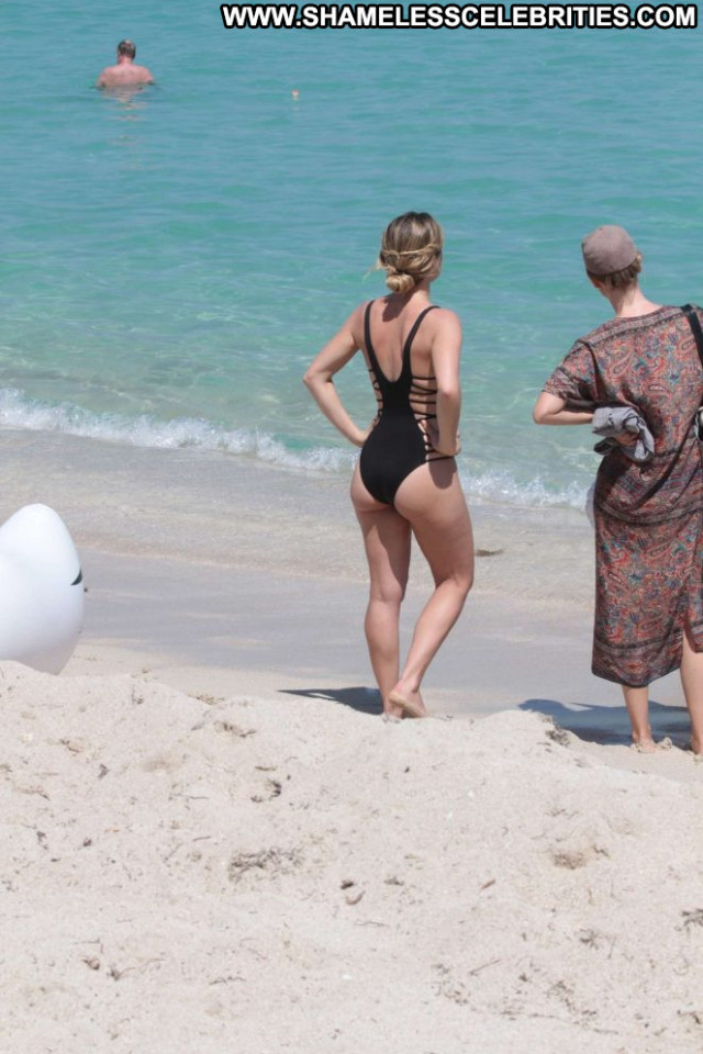 Nessa No Source Beautiful Celebrity Babe Paparazzi Posing Hot Swimsuit