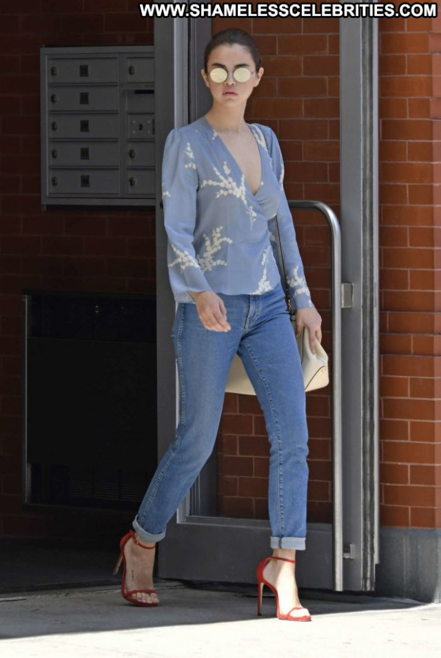 Selena Gomez New York Hot Posing Hot Denim New York Paparazzi