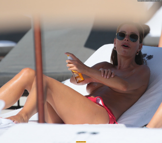 Petra Kladivova Posing Hot Topless Babe Celebrity Toples