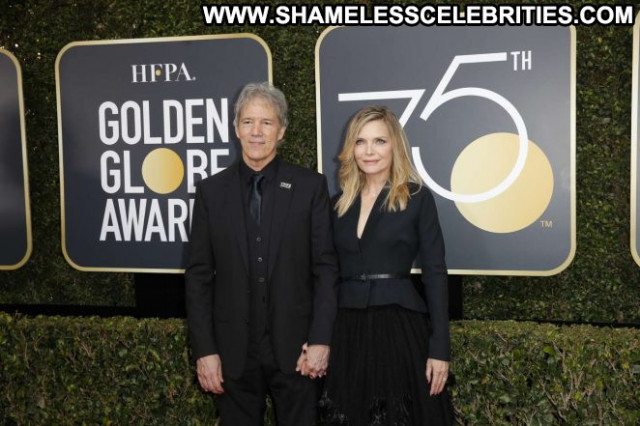 Michelle Pfeiffer Golden Globe Awards  Babe Posing Hot Beautiful
