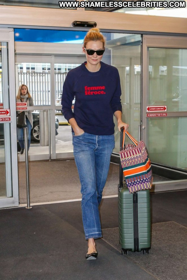 Karlie Kloss Jfk Airport In Nyc Paparazzi Beautiful Celebrity Babe