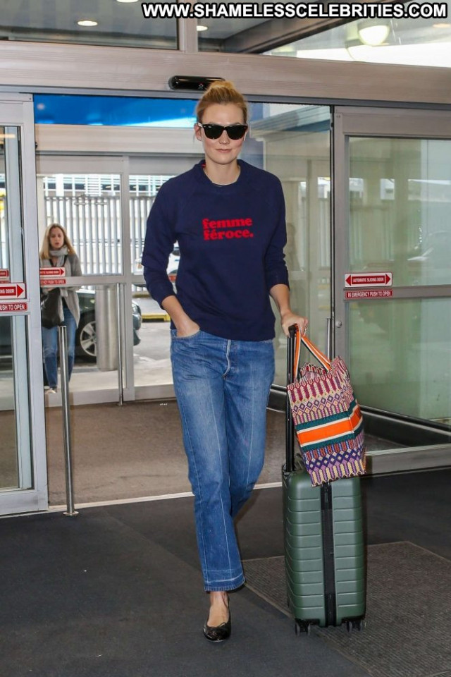Karlie Kloss Jfk Airport In Nyc Nyc Posing Hot Celebrity Babe