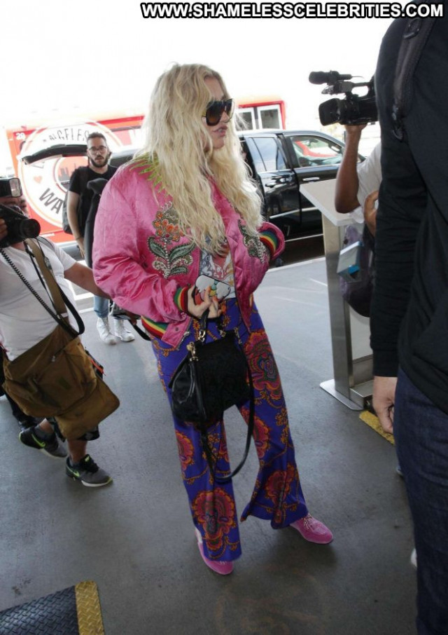 Kesha Lax Airport  Angel Lax Airport Posing Hot Celebrity Los Angeles