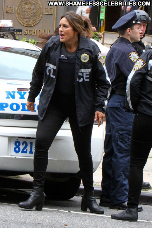 Mariska Hargitay No Source Beautiful Posing Hot Celebrity Paparazzi