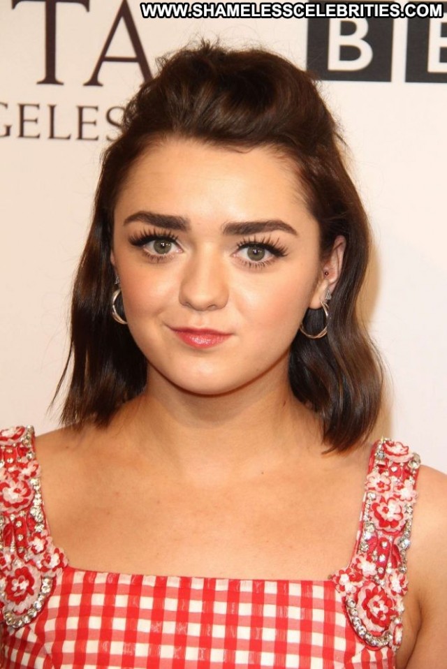 Maisie Williams Beverly Hills Beautiful Paparazzi Posing Hot Party