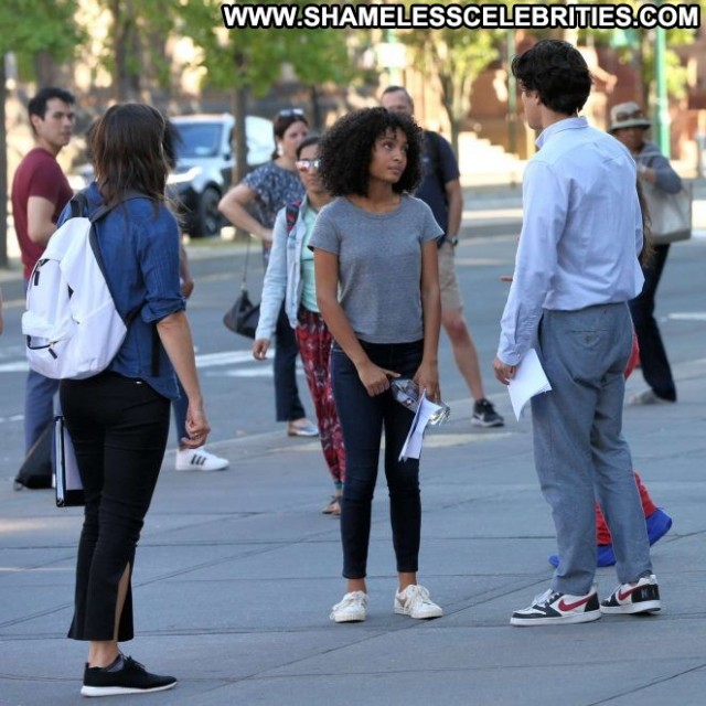 Yara Shahidi No Source Beautiful Babe Paparazzi Celebrity Posing Hot