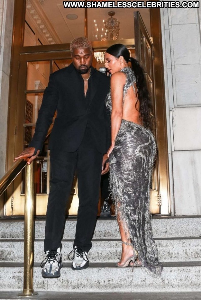 Kim Kardashian New York New York Celebrity Paparazzi Babe Posing Hot