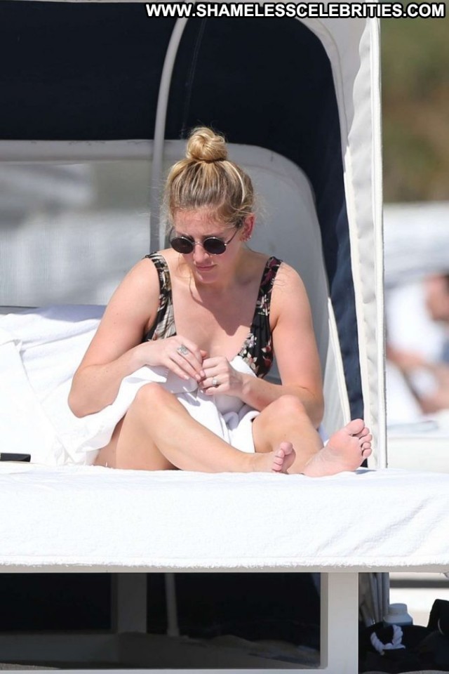 Ellie Goulding Miami Beach Beach Celebrity Babe Paparazzi Posing Hot