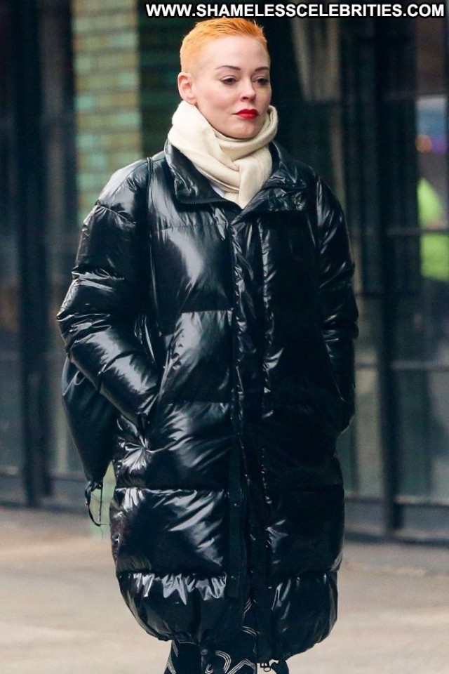 Rose Mcgowan No Source  Nyc Hotel Posing Hot Babe Hot Paparazzi