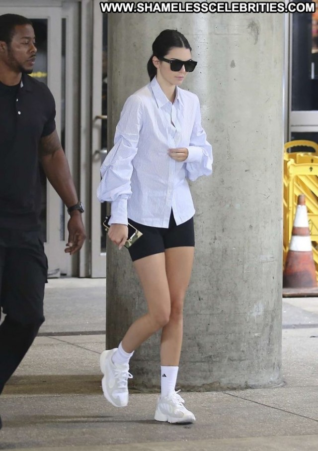 Kendall Jenner Lax Airport Posing Hot Los Angeles Lax Airport