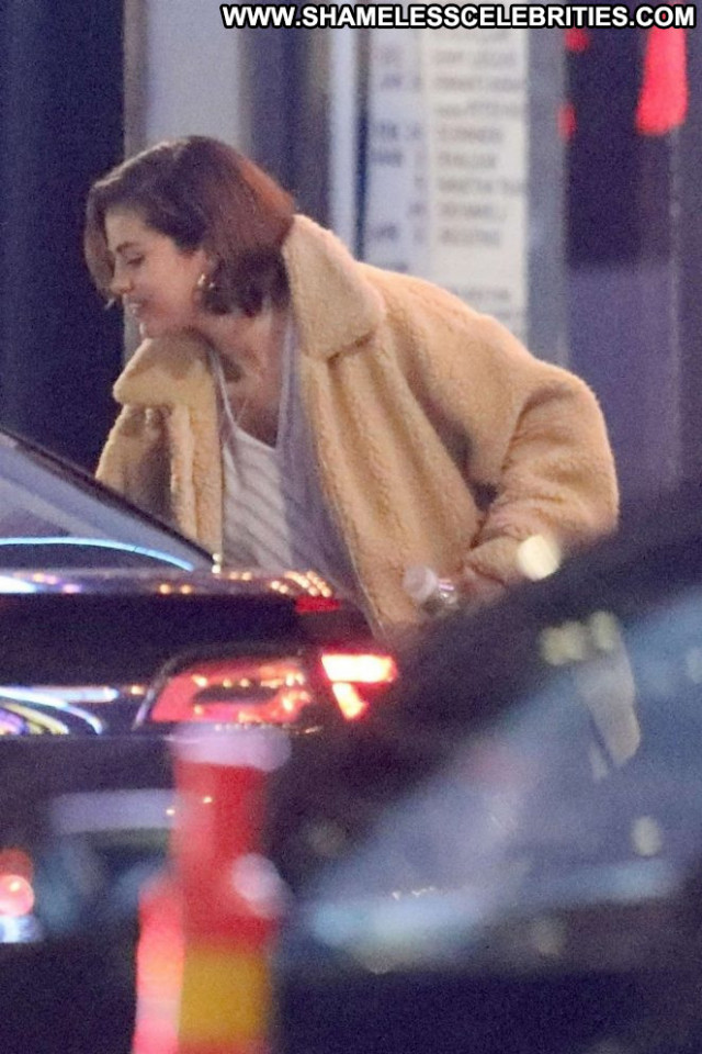 Selena Gome Beverly Hills Church Beautiful Paparazzi Babe Posing Hot