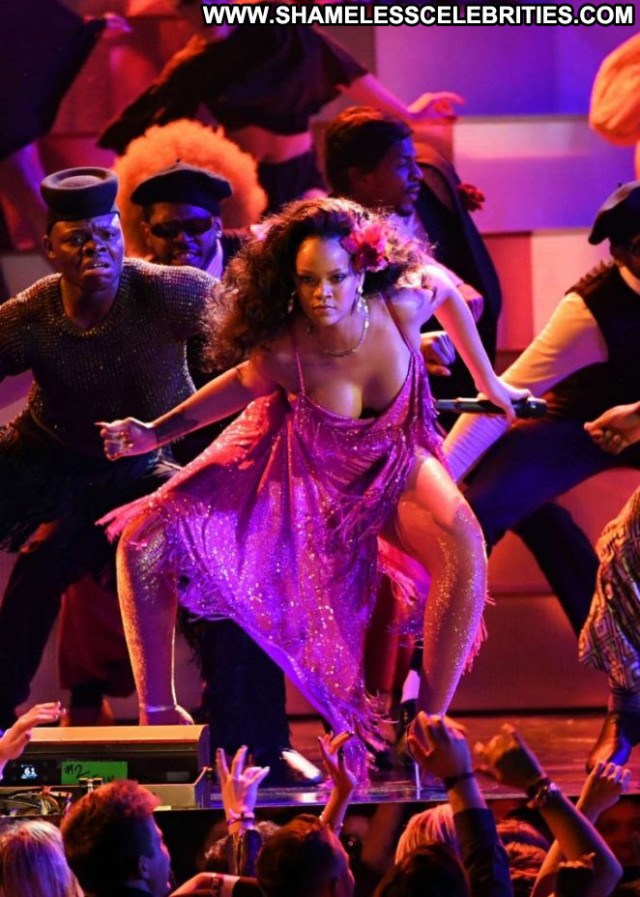 Rihanna Grammy Awards Celebrity Beautiful Paparazzi New York Awards
