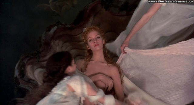 Uma Thurman The Adventures Of Baron Munchausen Nude Celebrity Posing