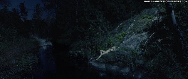 Kirsten Dunst Melancholia Bush Bed Topless Posing Hot Nude
