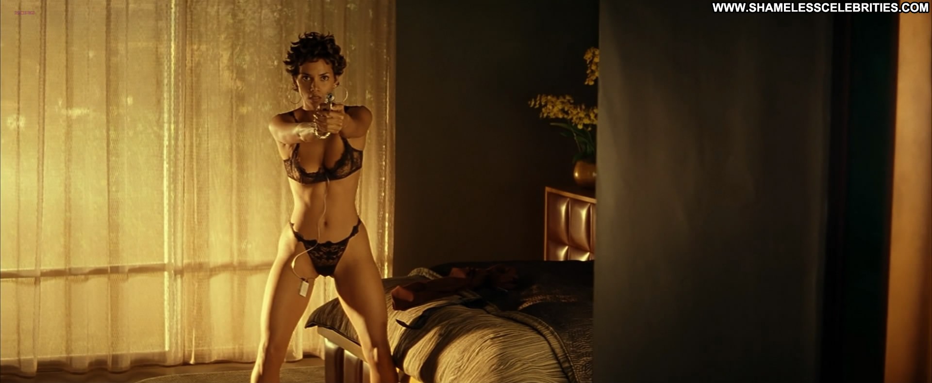 Swordfish Halle Berry Celebrity Topless Nude Posing Hot. 