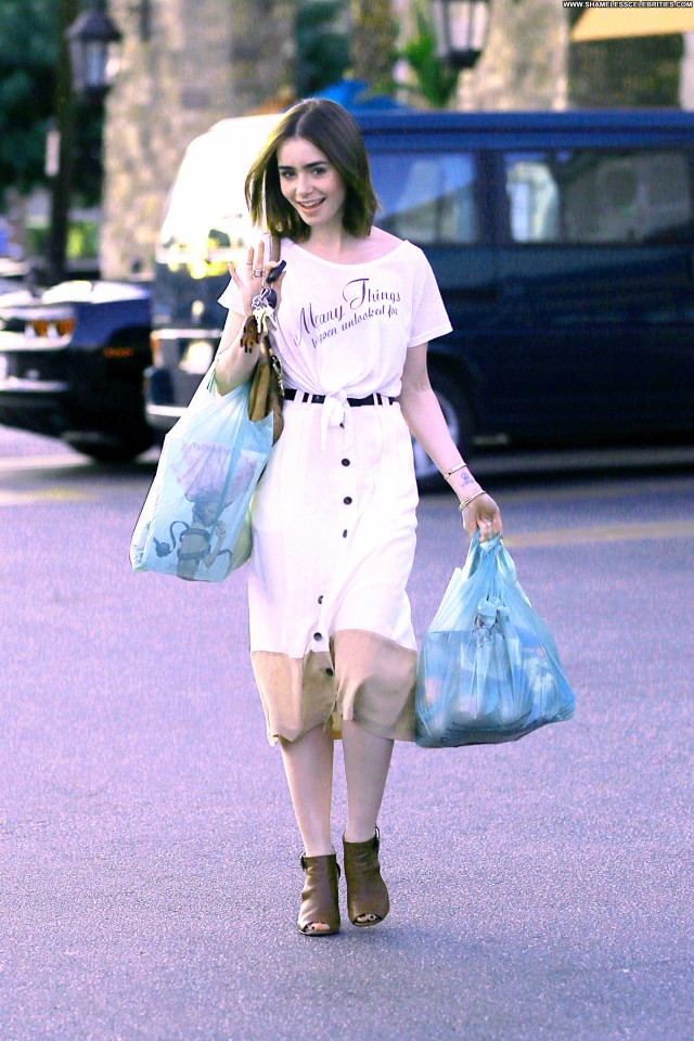 Lily Collins Shopping Celebrity Shopping High Resolution Babe