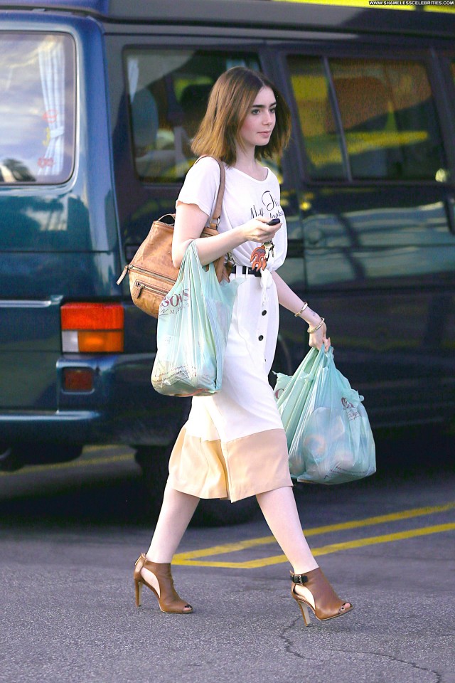 Lily Collins Shopping High Resolution Celebrity Babe Shopping Posing