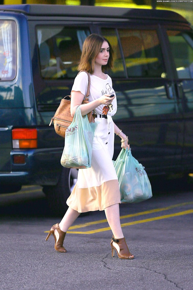 Lily Collins Shopping High Resolution Babe Celebrity Shopping
