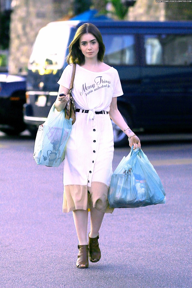 Lily Collins Shopping Beautiful Shopping High Resolution Babe