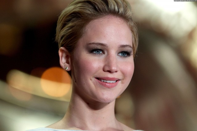Jennifer Lawrence The Hunger Games Posing Hot Beautiful High