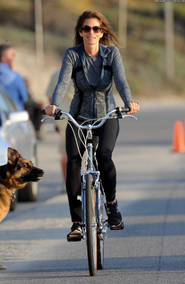 Cindy Crawford No Source Beautiful Bike Posing Hot Celebrity Malibu