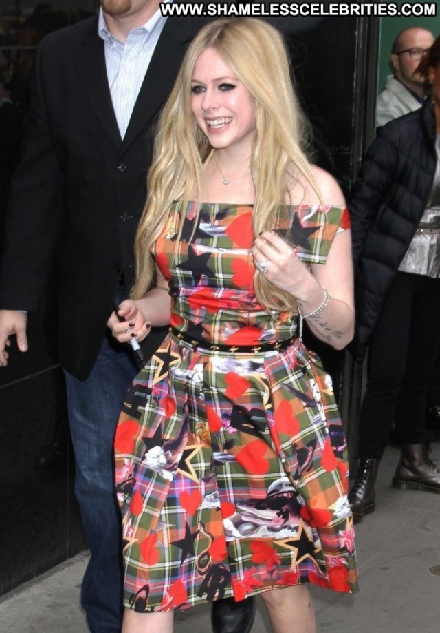 Avril Lavigne Good Morning America Nyc Posing Hot Babe High