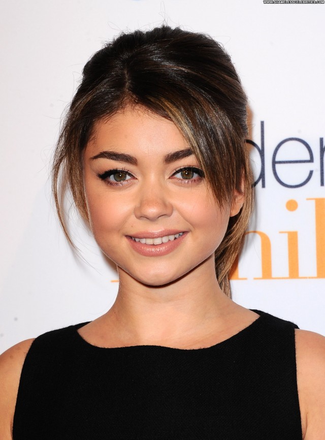 Sarah Hyland Modern Family Beautiful Posing Hot High Resolution