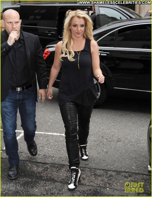 Britney Spears No Source Restaurant London Posing Hot High Resolution