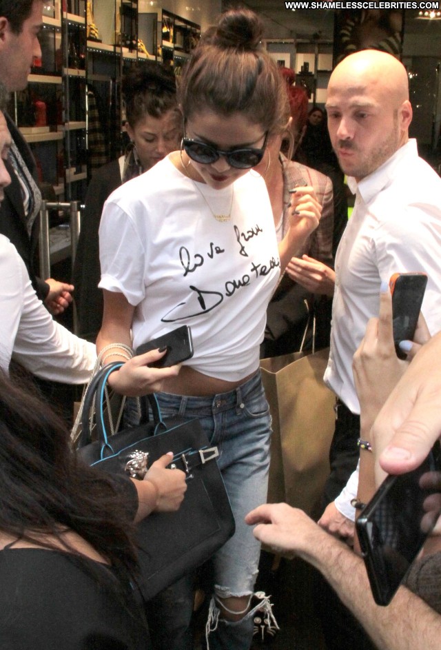 Selena Gomez Shopping Shopping Posing Hot Beautiful Babe High