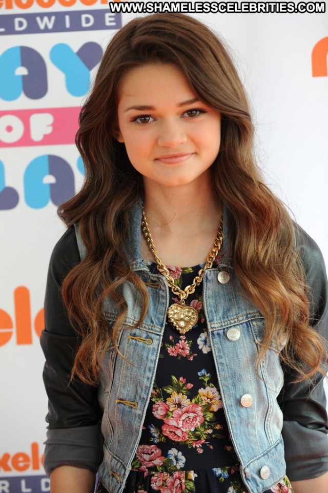 Ciara Bravo No Source High Resolution Posing Hot Babe Beautiful