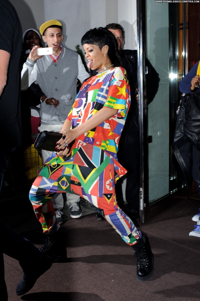 Rihanna No Source High Resolution Babe Posing Hot London Celebrity