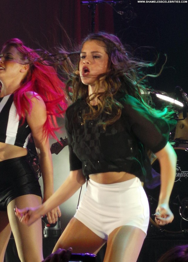Selena Gomez Performance Posing Hot Babe Beautiful Candids High
