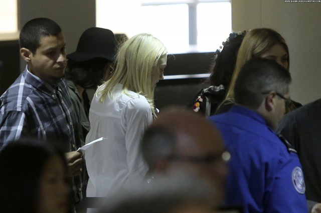 Dakota Fanning Lax Airport Posing Hot Beautiful Lax Airport Celebrity