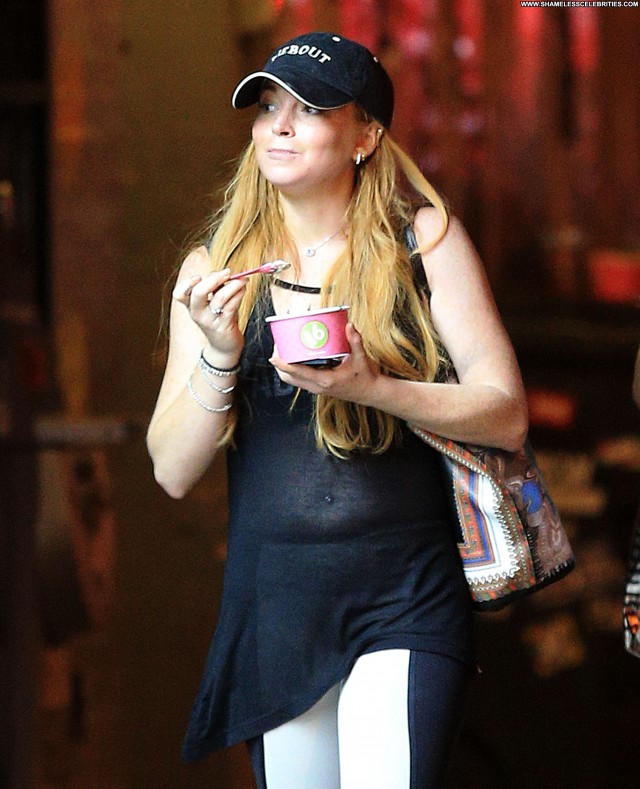 Lindsay Lohan Shopping High Resolution Celebrity Babe Beautiful